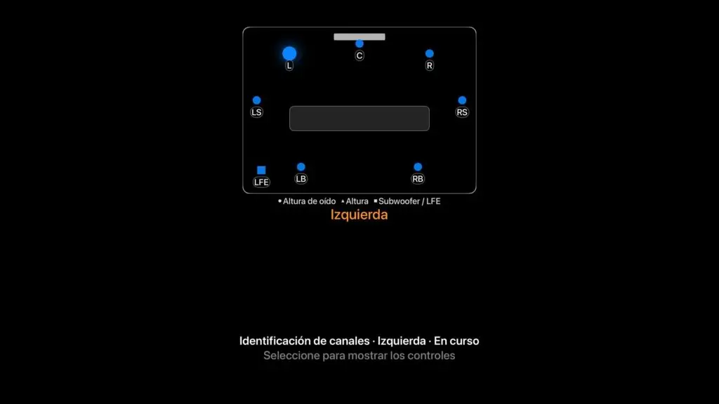 Identificación de canales en Apple TV: diagrama de sala 7.1.4 con el altavoz izquierdo iluminado